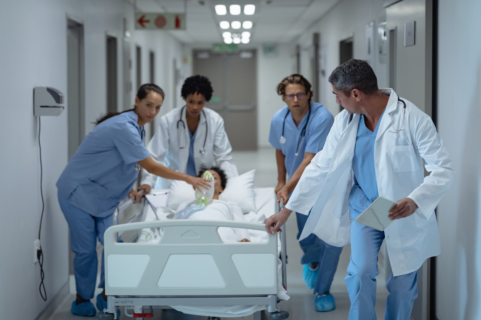 Emergency department team during a shift handover briefing
